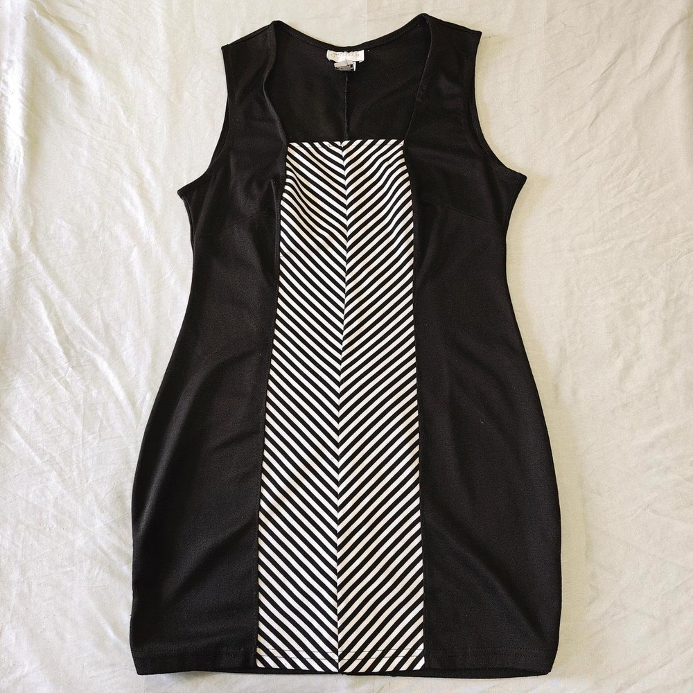 Rocco Woman Wear Optical Illusion Chevron Stripe Bodycon Dress Large Black White